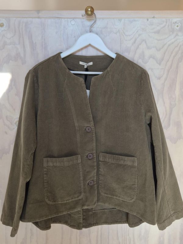 Chaqueta pana gris verdoso
